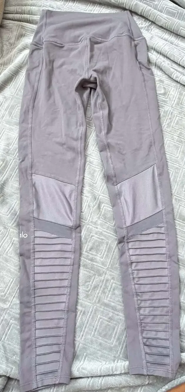 Alo Yoga High-Waist Moto Leggings in Mauve/Dusty Purple